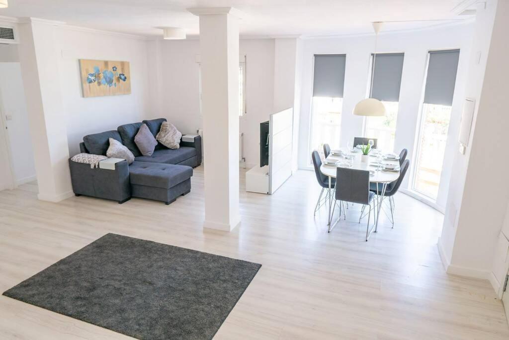 Casa Lilly-Rose, A Beautiful 3 Bedroom Detached Villa A Short Walk To The Villamartin Plaza & Golf Course Exterior foto